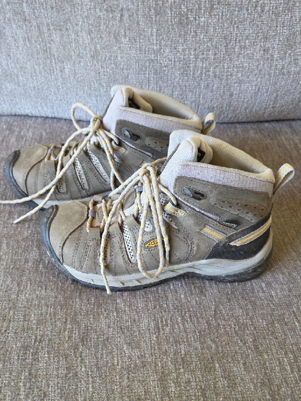 Keen Women's Grey and Yellow Lace-Up Steel Toed Boots - Picture 4 of 8